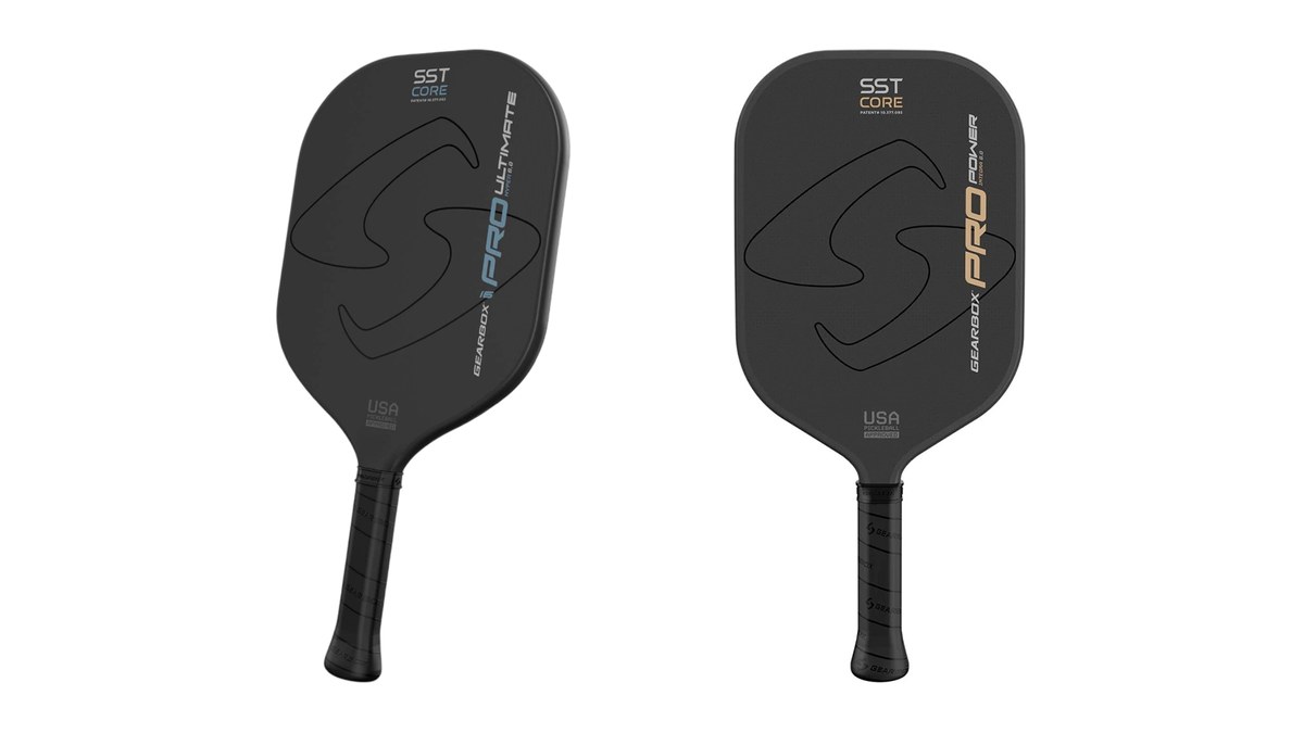 Vợt Gearbox Pro Ultimate Hyper và Pro Power Integra đặt cạnh nhau trên nền trắng