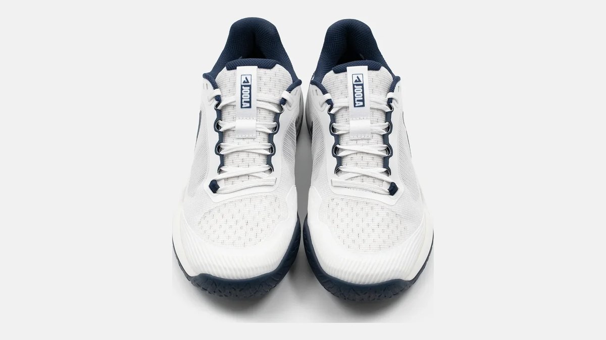 Mặt trước đôi giày R4LLy nam White/Midnight Navy thấy phần mũi và dây buộc