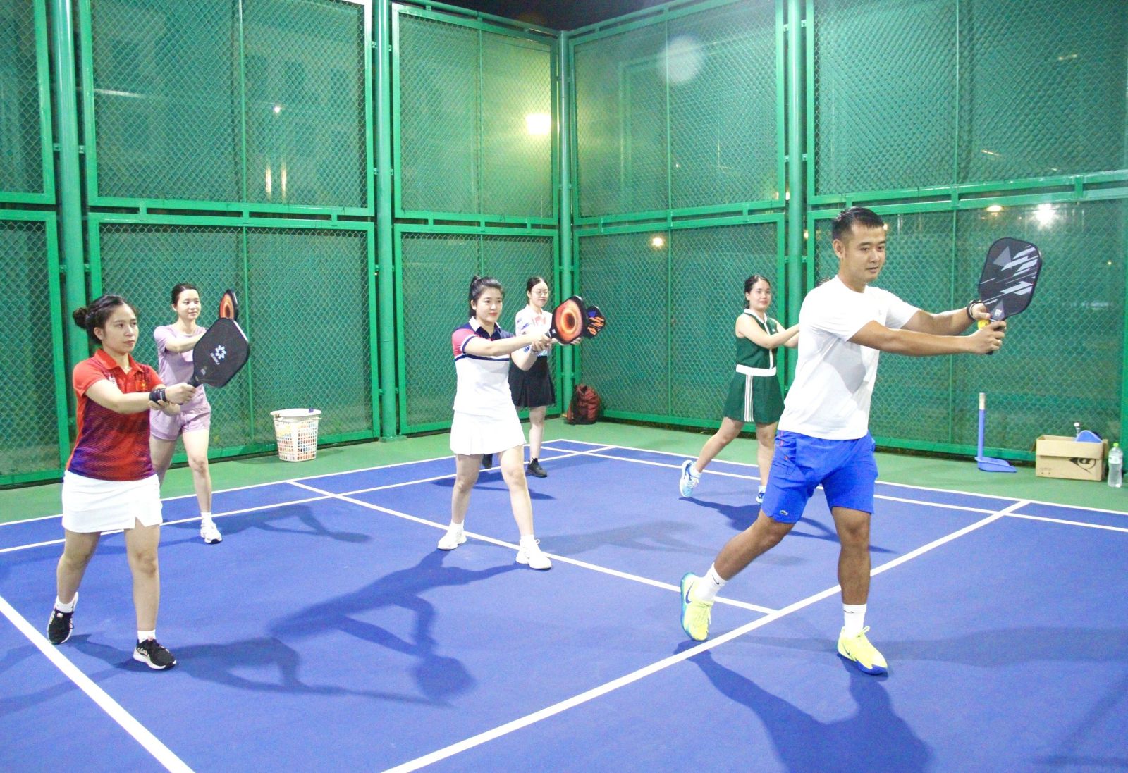 Chọn vợt pickleball phù hợp với tay cầm