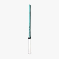 Cạnh vợt 8M nhìn thẳng: thân dày 16 mm, cán quấn Smooth Wrap trắng